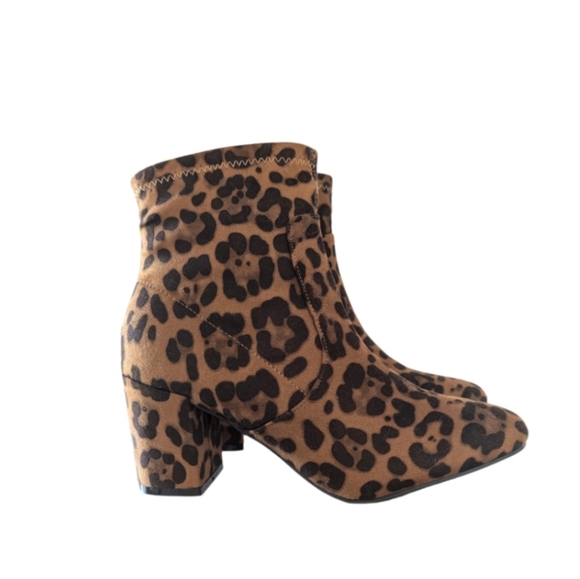 NWOT Sugar Itsie Stretch Leopard Ankle Boots - Picture 1 of 10